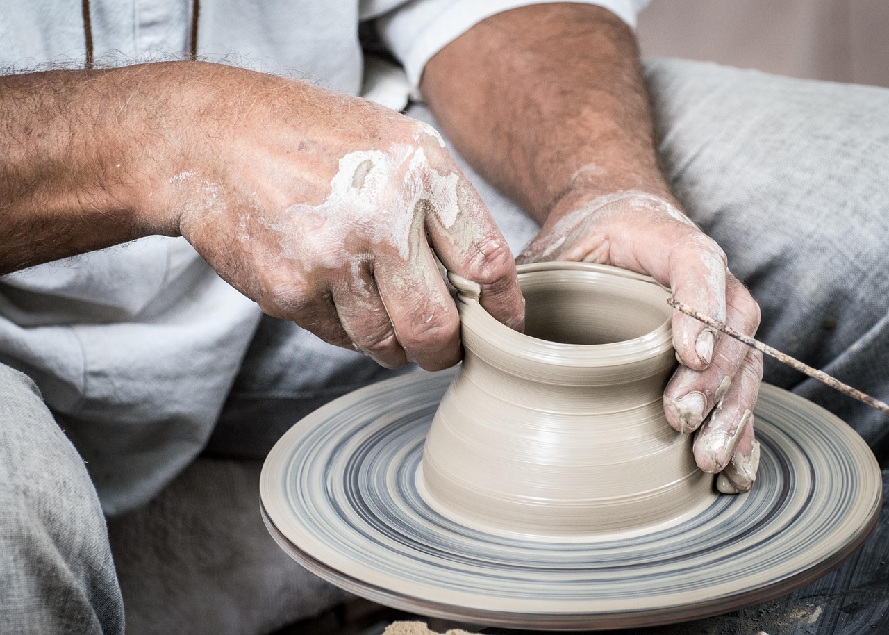 handgemacht: entdecken sie einzigartige, sorgfältig gefertigte produkte mit liebe zum detail und traditionellem handwerk.